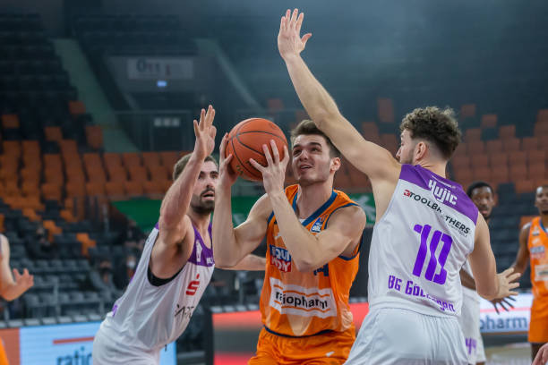 相较之下 相较之下